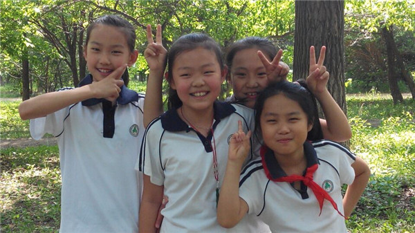 556ea6494ac33.jpg 四年一班游园 (2).jpg